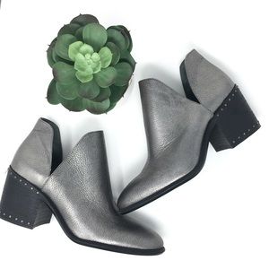 Vince Camuto / petran leather ankle boots like new!